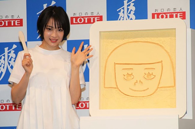 「広瀬すず「朝ドラが来てしまう～」と吐露　巨大な似顔絵を描き「１００点です」と笑顔も」1枚目/1