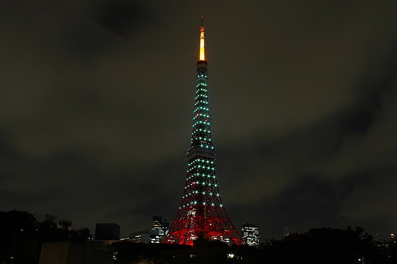 SHINee、東京タワーを含む日本5都市のシンボルタワーを“SHINeeカラー”で同時ジャック！　ベストALはiTunes15か国で初登場1位に