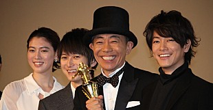 「木梨憲武＆佐藤健、監督の本音に駄目出し　「スピルバ－グさんの映画は隠さなきゃ！」」