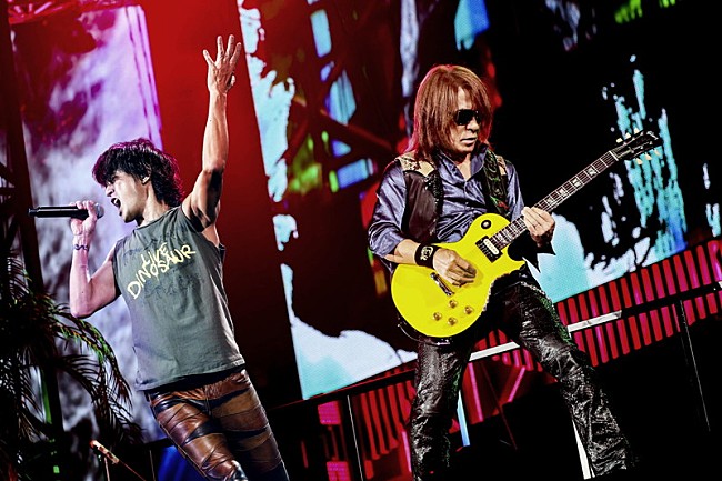 B'z「B&#039;z 30周年記念の映像作品を劇場で！ REC/ライブ/バックステージの模様など」1枚目/1