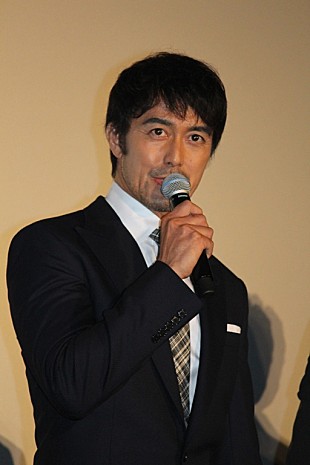 「阿部寛「ちょっとエッチな映画です」　山村紅葉とのぬれ場は「芝居を忘れました」」