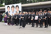 「西城秀樹さんの告別式に１万人が参列　郷ひろみ「秀樹は天国に行ってしまった」」1枚目/1