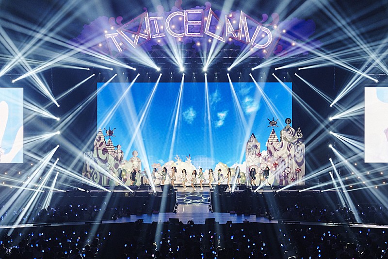 TWICE、2度目となる海外ツアーの日本公演がスタート 最新曲「Wake Me Up」をライブ初披露 | Daily News | Billboard  JAPAN