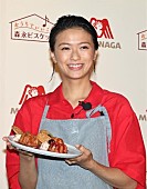 「榮倉奈々「よくつまみ食いをしています」　ビスケットを使ったスイ－ツ作りに挑戦」1枚目/1