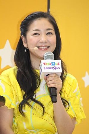 「関根麻里、夫Ｋの“子育て風景”を明かす　「寝かしつけの子守唄が娘と合唱に」」