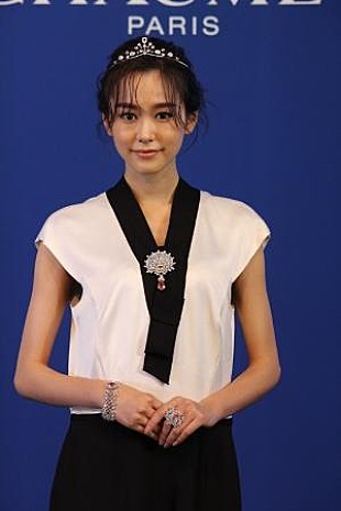 「桐谷美玲、自身の声に「ちょっと不思議な気持ち」　総額４億５千万相当のジュエリ－を身に着けて登場」