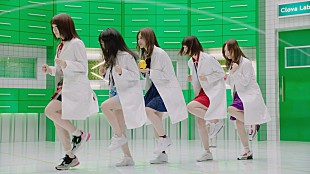 乃木坂46「乃木坂46が出演『LINE Clova』テレビCM公開、白石麻衣が大なわとび中に「激しい曲かけて」」