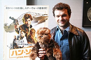 オールデン・エアエンライク「『ハン・ソロ/スター・ウォーズ・ストーリー』オールデン・エアエンライク初来日インタビュー、共演ドナルド・グローヴァーとの共通点を明かす「実は僕たち…」」