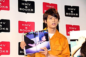 M!LK板垣瑞生、ソロ写真集の刊行記念イベントに出席「17歳の僕を感じて