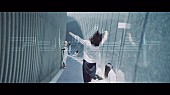 欅坂46「欅坂46、野外ライブ【欅共和国 2018】で初披露された新曲「アンビバレント」MV公開」1枚目/5