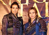 「堂本光一、井上芳雄と“キス”のハプニング　「その後は２人ともポ－ッとしちゃって…」」1枚目/1