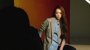 安室奈美恵「安室奈美恵×H＆Mのメイキング映像公開、ネックレス＆ショッピングバッグ展開も」