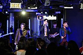 w-inds.「w-inds.、バンド編成のライブ・アレンジやトークでも魅せたプレミアム・ライブ」1枚目/6