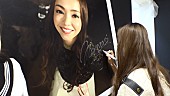 安室奈美恵「安室奈美恵、自身の展覧会お忍び訪問映像をHuluで独占配信決定」1枚目/2