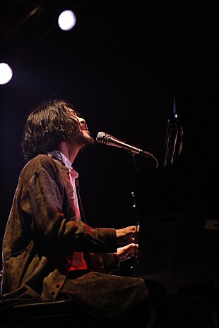 大橋トリオ「Slow LIVE 9/2 At the blue spring ライブレポート 洗練された歌と楽器たちが快く鳴り響いた」