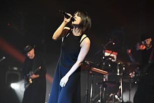 宇多田ヒカル「宇多田ヒカル「待っててくれて有難う」、復帰後初のライブパフォーマンス」