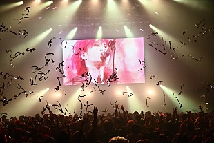 HIDE「hide、毎年恒例のバースデーパーティーに2000人のファンが集結」