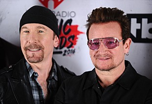 U2「U2ボノ＆ジ・エッジ、チャリティのためクリスマス・イブにストリート・ライブを行う」