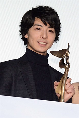 「高杉真宙、「モナコ国際映画祭」　トロフィ－に笑顔！ 土産話にはモヤモヤ…」