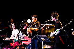 「BEGIN、中野サンプラザ公演に映画“ぼくいこ”の安田顕＆松下奈緒がサプライズ登場」