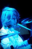 Ｓｈｉｎｙａ「Shinya（DIR EN GREY）、ソロプロジェクト“SERAPH”のベールをついに剥ぐ」1枚目/2