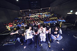 「さくらしめじ×サイダーガール、2マンでお互いのTシャツ着用＆ロックをかき鳴らす」