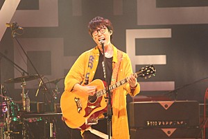 高橋優【STARTING OVER】沖縄公演、熱気に包まれたライブ 