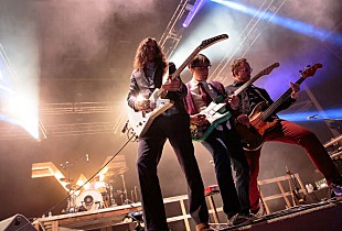 「ウィーザー、ティアーズ・フォー・フィアーズのメンバーとあの名曲をTVパフォーマンス」