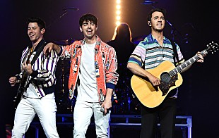 「【2019 #BBMAs】ジョナス・ブラザーズによる「サッカー」のパフォーマンス決定 」