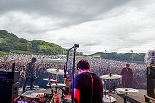 「10-FEET史上最大級の野外ワンマン完遂、新曲「ハローフィクサー」披露も【セトリあり】」