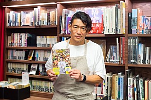 「TOSHI-LOW　(BRAHMAN、OAU)の著書「鬼弁～強面パンクロッカーの弁当奮闘記～」の発売を記念したサイン会を開催」