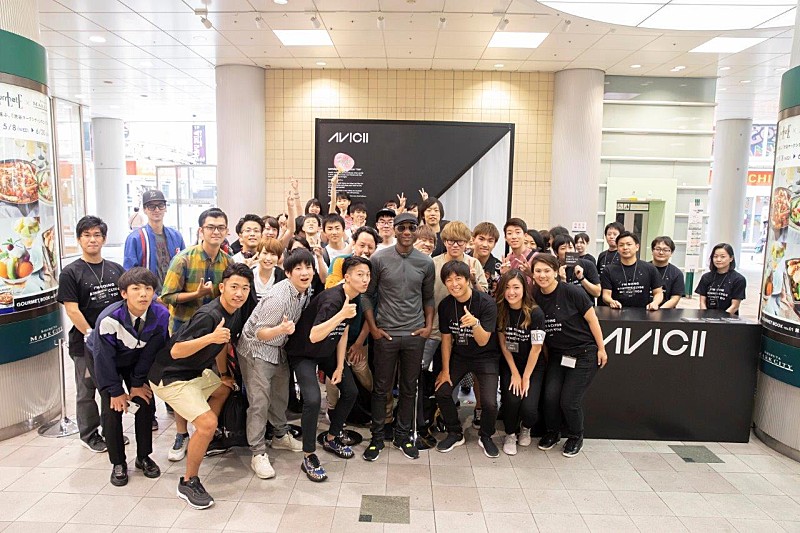 故アヴィーチーの最新AL『TIM』体験型イベントが渋谷で開催、アロー・ブラック登場にファン歓喜