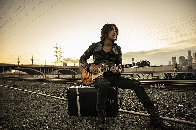 TAKURO「GLAY TAKUROが羽田LDH kitchenに登場、ソロ企画「Journey without a map」」1枚目/5