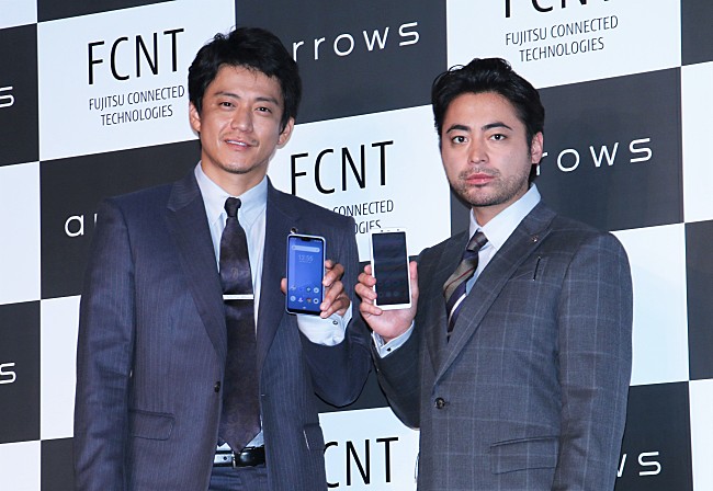 「小栗旬「高所恐怖症なのですごく怖かった」　山田孝之「毎回年齢を痛感させられる」」1枚目/1