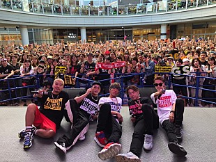 「DOBERMAN INFINITY、熱気の渦に巻き込まれたミニライブ」