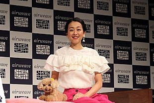 「浅田真央、愛犬エアロとＣＭ共演で笑顔　「マサルよりも」と“わが子”をアピ－ル」