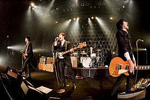 「THE BAWDIES、アニヴァーサリーを超えて進んでいくバンドの思いがあったツアー東京公演」