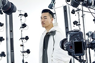 「AK-69×清水翔太、深夜の大自然の中で「Lonely Lion」パフォーマンス」