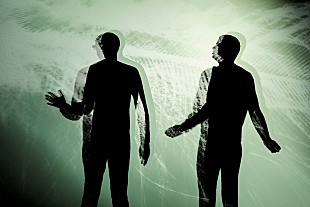 「【来日ミニ・インタビュー】ケミカル・ブラザーズ、フジロック/故キース・フリント/ライブの未来を語る」