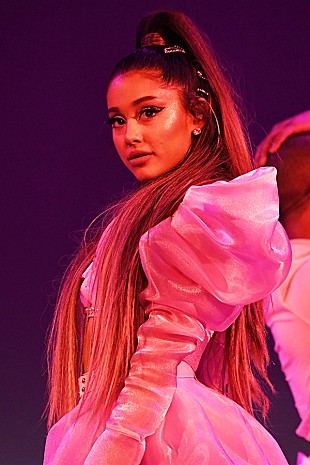 「アリアナ・グランデ、新作フレグランス“Thank U, Next”を8/18に発売」
