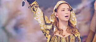 「浜崎あゆみ、訴えかけるように力強く歌う「Startin’」ライブダイジェスト公開」