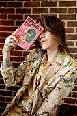 SUGIZO「＜対談インタビュー後編＞SUGIZO×アイナ・ジ・エンド、「光の涯」を表現する声は「アイナ・ジ・エンドじゃなければいけなかった」」1枚目/4