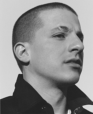 「チャーリー・プース、坊主頭のキュートな姿に注目!?　新曲「アイ・ウォーンド・マイセルフ」リリース」