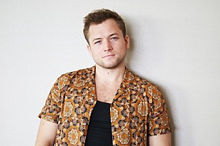 「『ロケットマン』タロン・エガートン初来日インタビュー 「思った以上に上手に、それも力強く歌える。これが一番の収穫」」