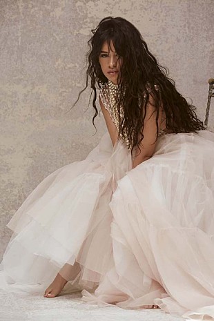 「総再生数88億回超えのカミラ・カベロ、2ndアルバム『ロマンス』から2曲同時リリース＆MV公開」