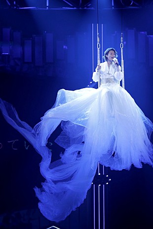 「氷川きよし、誕生日にド派手コスチュームで大阪城ホールへ」