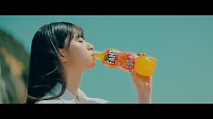 「乃木坂46メンバー、真夏の海で「Sing Out！」約300人の学生と大合唱」