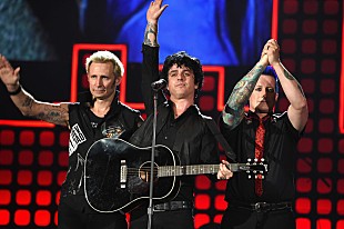 「グリーン・デイ、NHLと2年間のパートナーシップを発表＆10/9に新曲解禁へ」