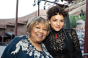 「ノラ・ジョーンズがメイヴィス・ステイプルズと新曲でコラボ」