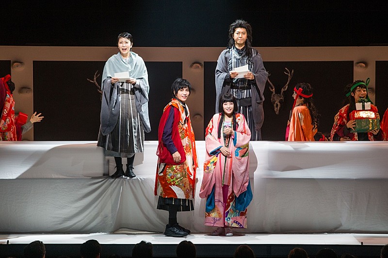 クイーン『オペラ座の夜』を野田秀樹が舞台化　新作「Q」：A Night At The Kabukiが開幕